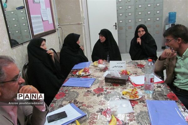 برگزاری کارگروه مشترک دبیرستان‌های پسرانه و دخترانه استعداد درخشان دکتر رمضانخانی و دکتر شاهی ناحیه یک یزد