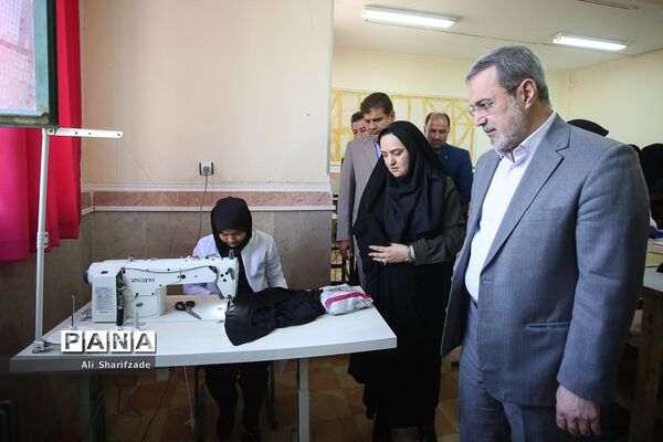 بازدید وزیر آموزش و پرورش از مدارس منطقه جوادآباد و افتتاح مدرسه اتباع