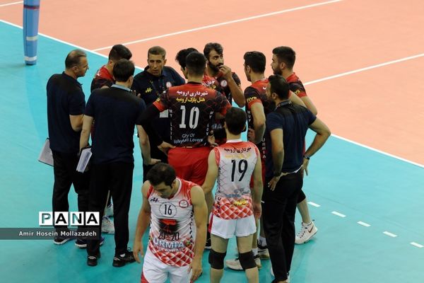 دیدار تیم های والیبال پیکان و شهرداری ارومیه