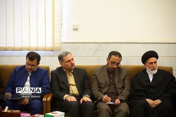 دیدار وزیرآموزش و پرورش با تعدادی از مراجع عظام تقلیددر استان قم