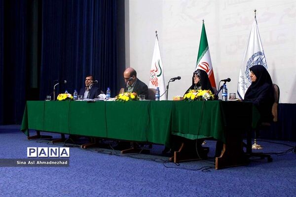همایش خشونت علیه زنان در تالار پتروشیمی