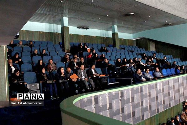 همایش خشونت علیه زنان در تالار پتروشیمی