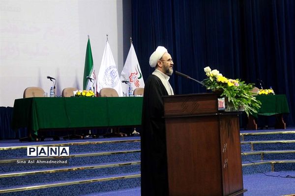 همایش خشونت علیه زنان در تالار پتروشیمی