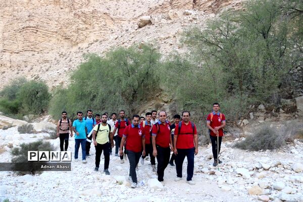 دره نوردی کوه نوردان فارس در«تنگه درزو اخند»