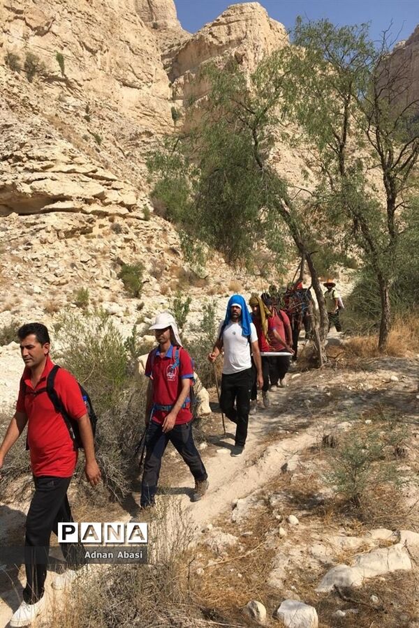 دره نوردی کوه نوردان فارس در«تنگه درزو اخند»
