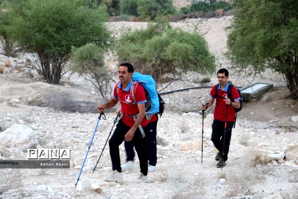 دره نوردی کوه نوردان فارس در«تنگه درزو اخند»