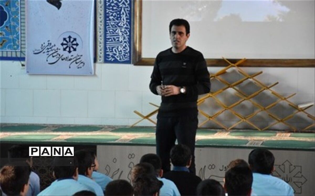 گرامیداشت هفته جهانی فضا در دبیرستان شهید صدوقی دوره اول