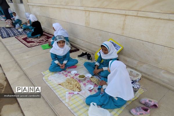 اجرای پیاده‌روی از «خانه تا مدرسه» به مناسبت هفته تربیت بدنی در نی ریز