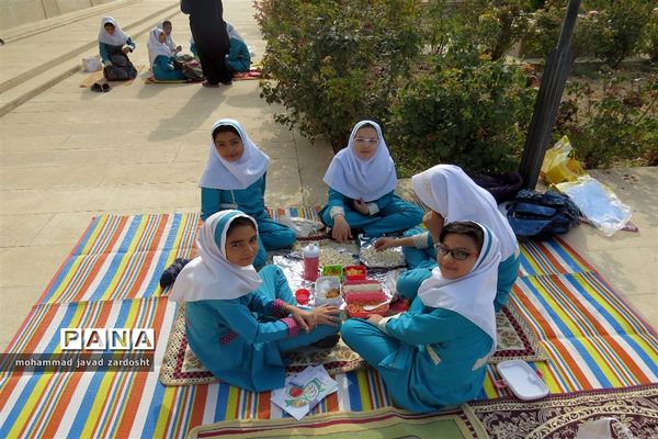 اجرای پیاده‌روی از «خانه تا مدرسه» به مناسبت هفته تربیت بدنی در نی ریز