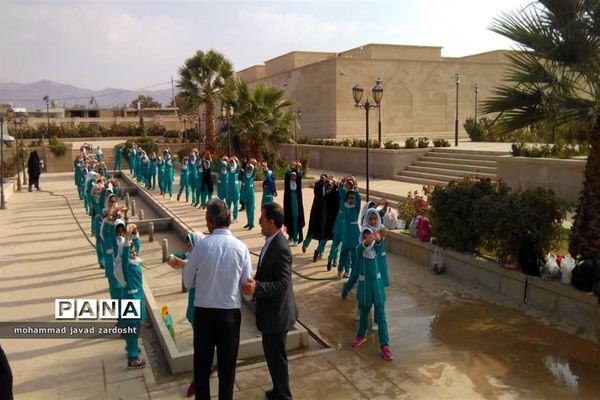 اجرای پیاده‌روی از «خانه تا مدرسه» به مناسبت هفته تربیت بدنی در نی ریز