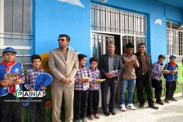 اجرای پیاده‌روی از «خانه تا مدرسه» به مناسبت هفته تربیت بدنی در نی ریز