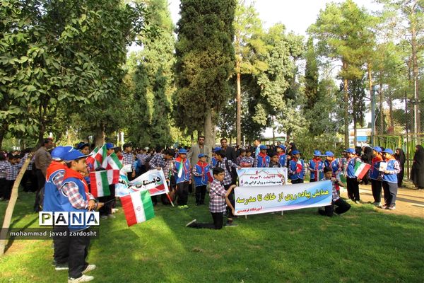 اجرای پیاده‌روی از «خانه تا مدرسه» به مناسبت هفته تربیت بدنی در نی ریز