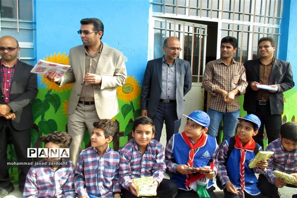 اجرای پیاده‌روی از «خانه تا مدرسه» به مناسبت هفته تربیت بدنی در نی ریز