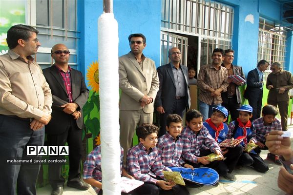 اجرای پیاده‌روی از «خانه تا مدرسه» به مناسبت هفته تربیت بدنی در نی ریز