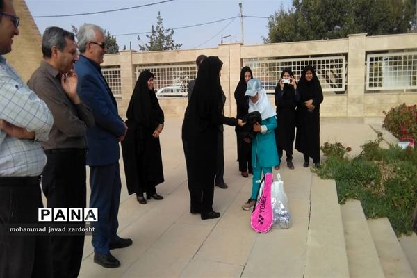 اجرای پیاده‌روی از «خانه تا مدرسه» به مناسبت هفته تربیت بدنی در نی ریز