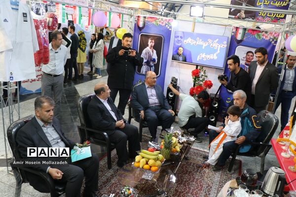 افتتاح نمایشگاه هفته تربیت بدنی و ورزش در ارومیه