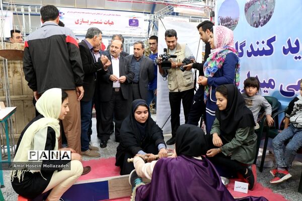 افتتاح نمایشگاه هفته تربیت بدنی و ورزش در ارومیه