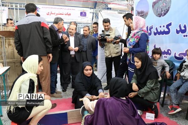 افتتاح نمایشگاه هفته تربیت بدنی و ورزش در ارومیه