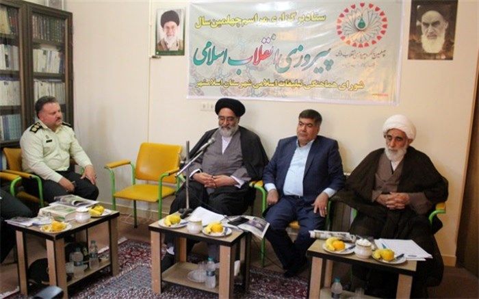 با لطف خداوند متعال شاهد افول آمریکا در جهان هستیم