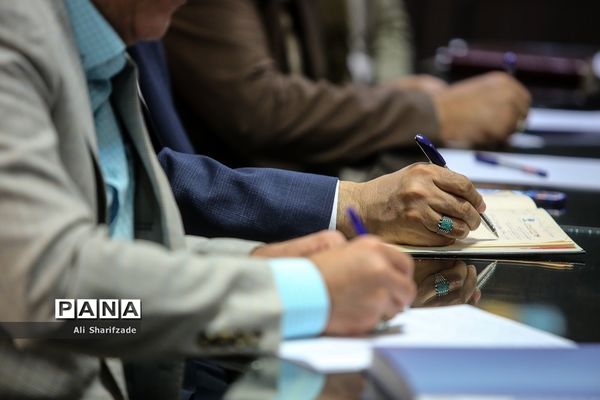 اولین جلسه ستاد مرکزی مدارس شاهد