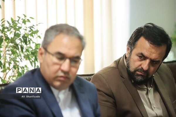 اولین جلسه ستاد مرکزی مدارس شاهد