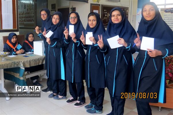 برگزاری انتخابات شورای دانش آموزی دبیرستان فرزانگان دوره اول ناحیه 2 یزد