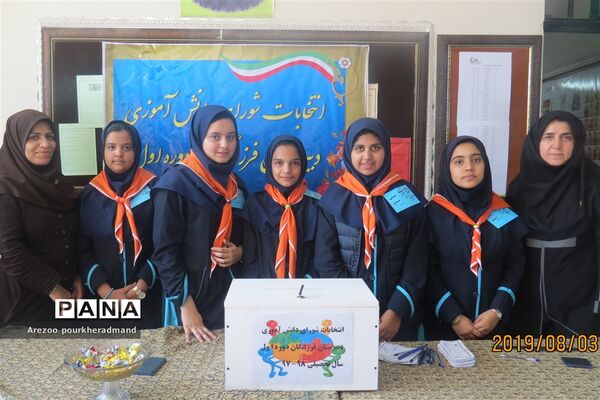برگزاری انتخابات شورای دانش آموزی دبیرستان فرزانگان دوره اول ناحیه 2 یزد