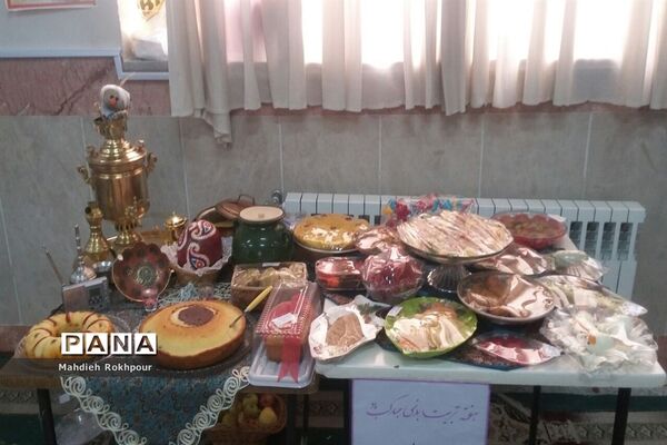 برگزاری جشنواره غذای سالم دردبیرستان فخرالزمان قریب