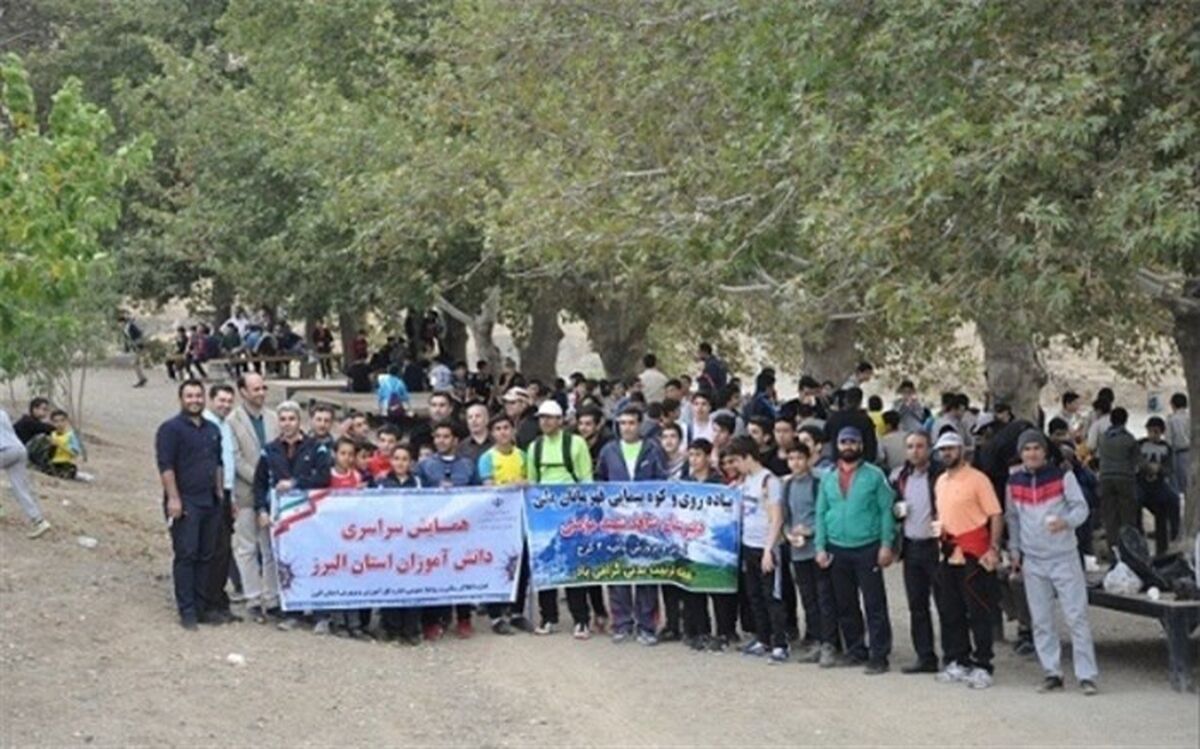 به مناسبت گرامیداشت هفته تربیت بدنی همایش کوهپیمایی دانش آموزان برگزار شد