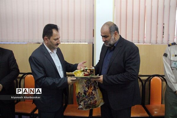 نشست قطبی کارشناسان سازمان دانش آموزی شهرستان های جنوب استان در مهاباد