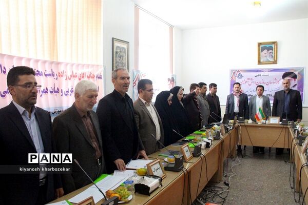 نشست قطبی کارشناسان سازمان دانش آموزی شهرستان های جنوب استان در مهاباد