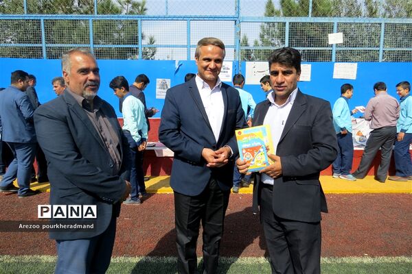 برپایی بازارچه فرهنگی کتاب در دبیرستان شهید صدوقی دوره اول ناحیه 2 یزد