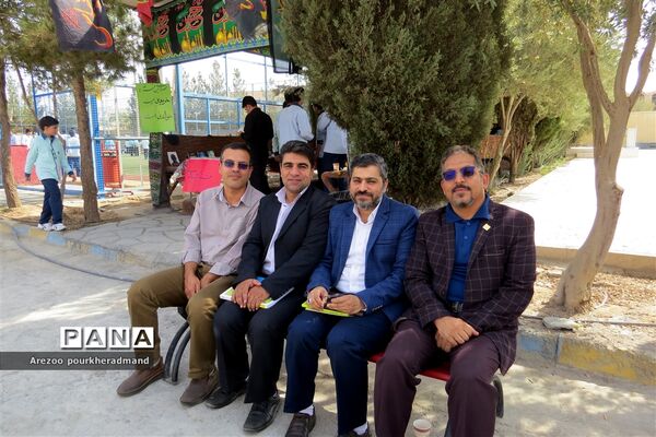 برپایی بازارچه فرهنگی کتاب در دبیرستان شهید صدوقی دوره اول ناحیه 2 یزد