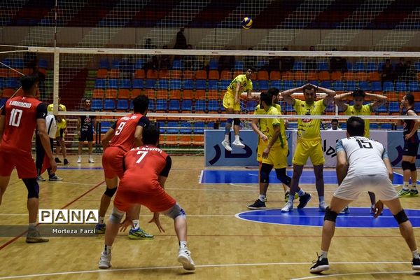 دیدار تیم های والیبال شهرداری تبریز و کاله آمل