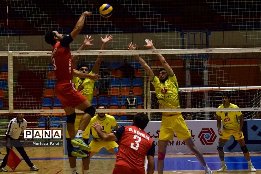 دیدار تیم های والیبال شهرداری تبریز و کاله آمل