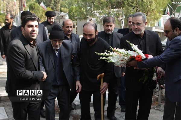 ادای احترام وزیر آموزش و پرورش به مقام شهید محمد حسین فهمیده