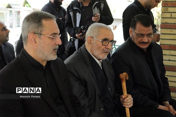 ادای احترام وزیر آموزش و پرورش به مقام شهید محمد حسین فهمیده