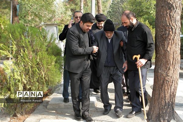 ادای احترام وزیر آموزش و پرورش به مقام شهید محمد حسین فهمیده