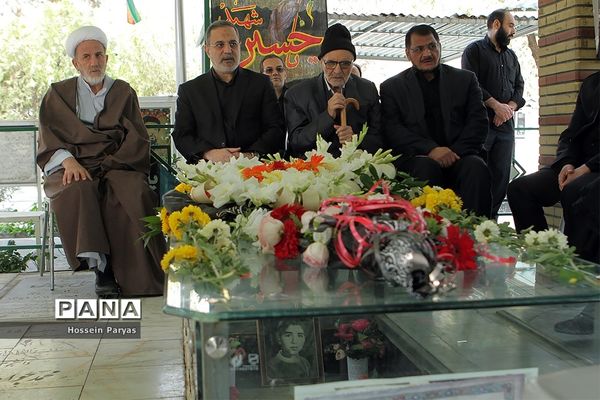 ادای احترام وزیر آموزش و پرورش به مقام شهید محمد حسین فهمیده