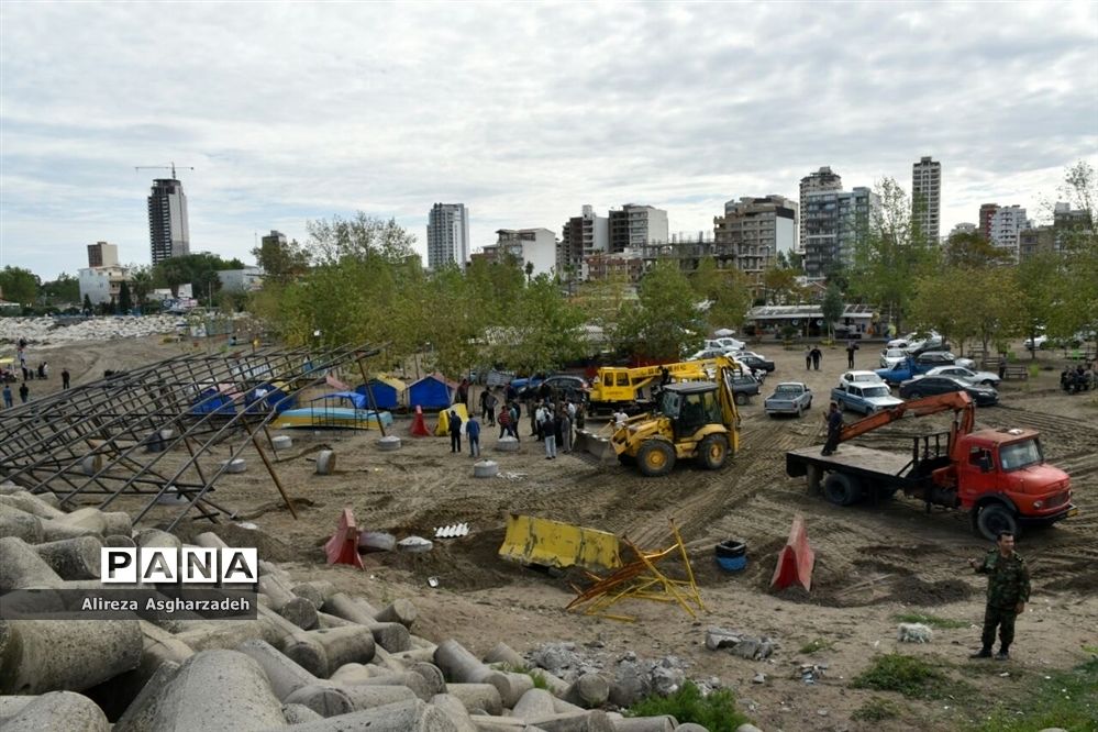 تخریب سازه‌های غیرمجاز در ساحل سنگچین بابلسر