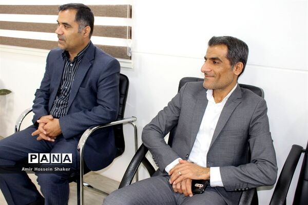 بازدید رئیس اداره شاهد آموزش و پرورش استان بوشهر از نمایشگاه خلاقیت دبستان شهید ماهینی