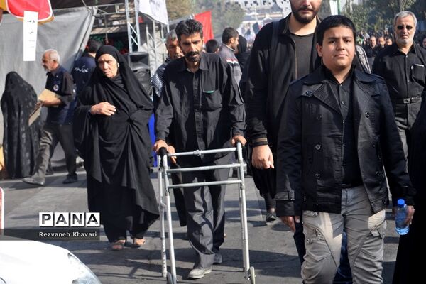 شورحسینی در راهپیمایی  جاماندگان اربعین حسینی