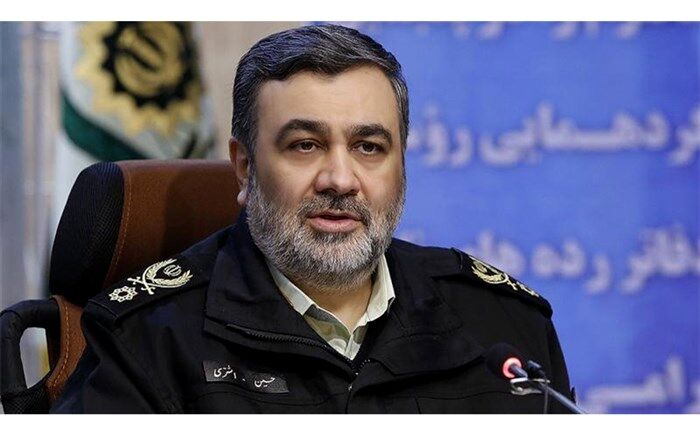 فرمانده ناجا خبر داد: کنترل مدارک زائران اربعین با تبلت‌های هوشمند پلیس