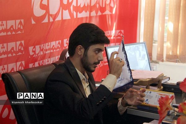 حضور نمایندگان مجلس دانش‌آموزی آذربایجان غربی در دفتر روزنامه همشهری