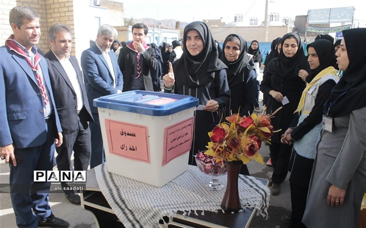 "صداقت"،" درستکاری" و “عدالت "سه عنصر اصلی برای رسیدن به فعل اجتماعی دانش آموزان می باشد