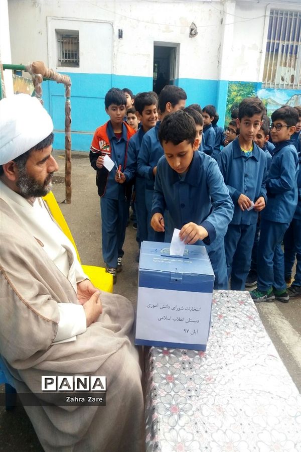 انتخابات شورای دانش‌آموزی در دبستان انقلاب اسلامی محمودآباد
