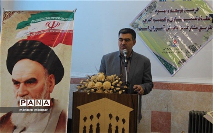 شورای دانش آموزی بازوی توانمند و مشورتی مدارس و جامعه است