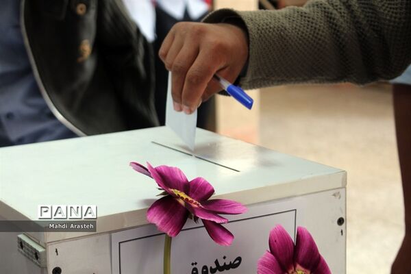 برگزاری انتخابات دانش‌آموزی در هنرستان البرزخراسان جنوبی