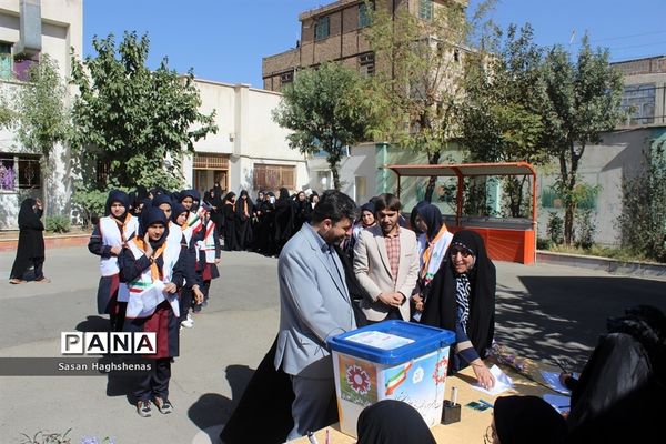 برگزاری بیست ویکمین دوره انتخابات شورای دانش آموزی در اسلامشهر