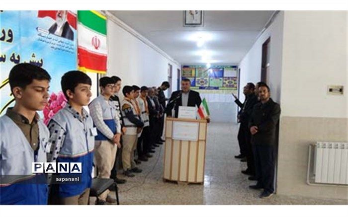 دانش آموزان بام ایران پای صندوقهای رای